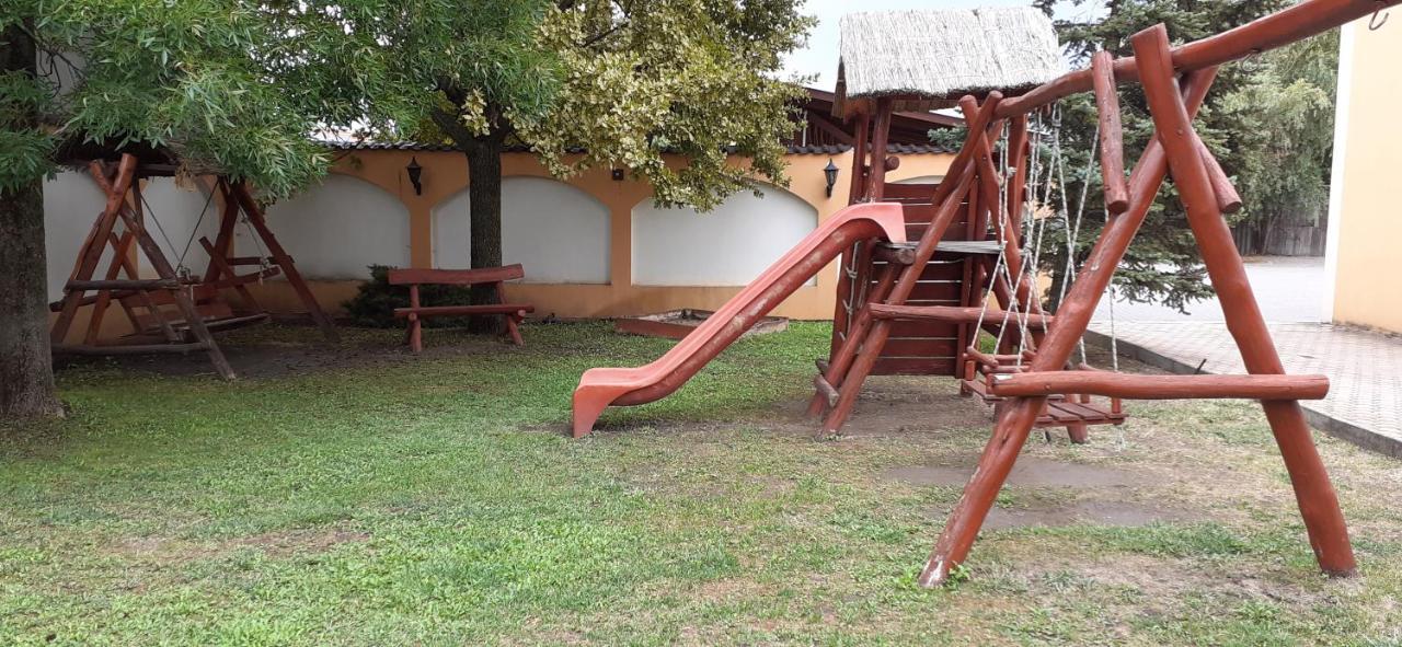 Kenguru Panzió Hódmezővásárhely Exterior foto